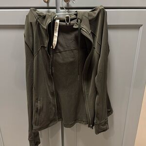 Women’s Lululemon sweatshirt